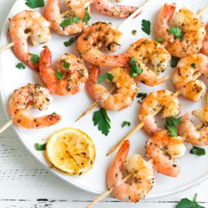 Shrimp skewers with honey and soya sauce marinade